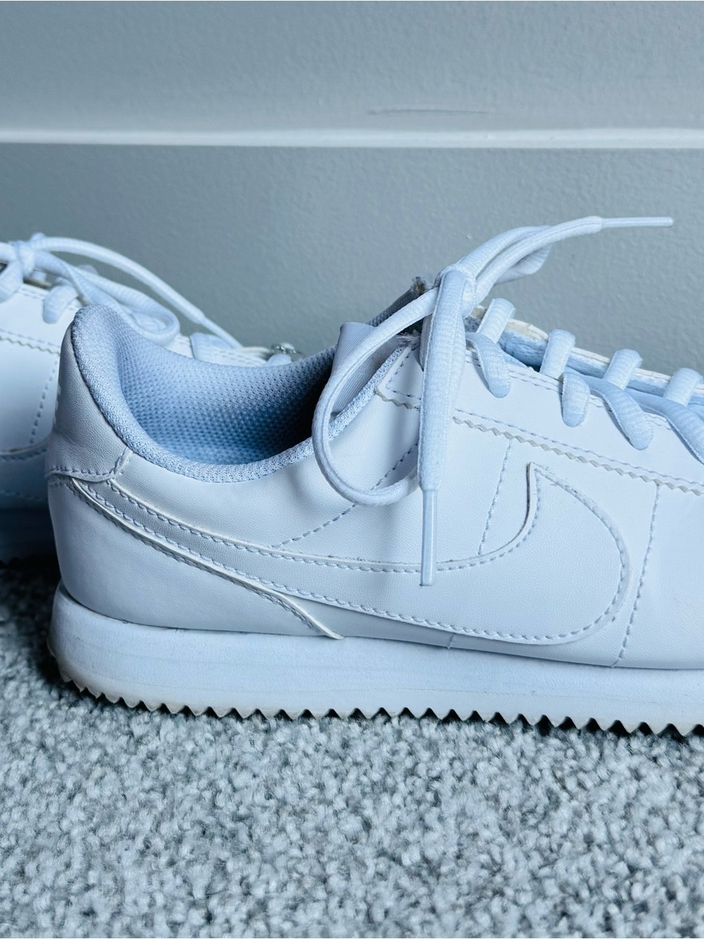 Nike All-White Low-Top Cortez Sneakers Size 5Y 7W - Picture 2 of 4